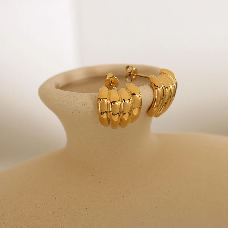 18k Banana Gold Hoop Earrings Stud