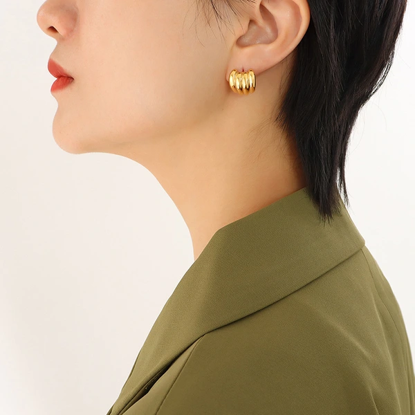 18k Banana Gold Hoop Earrings Stud