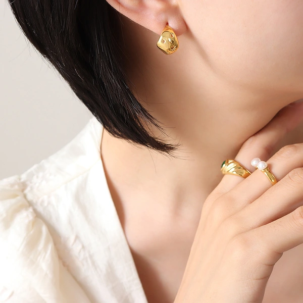 18K Gold Celestial Style Stud Earrings
