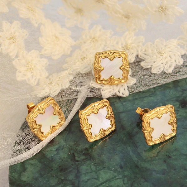 Fashion Jewelry Mother of Pearl Gold Color Stud Earrings