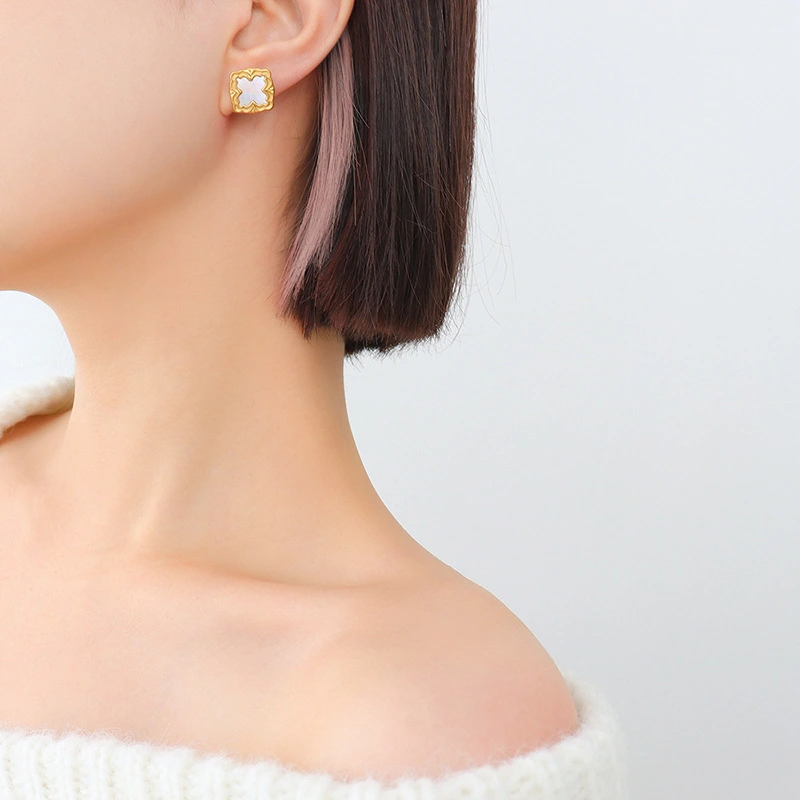 Fashion Jewelry Mother of Pearl Gold Color Stud Earrings