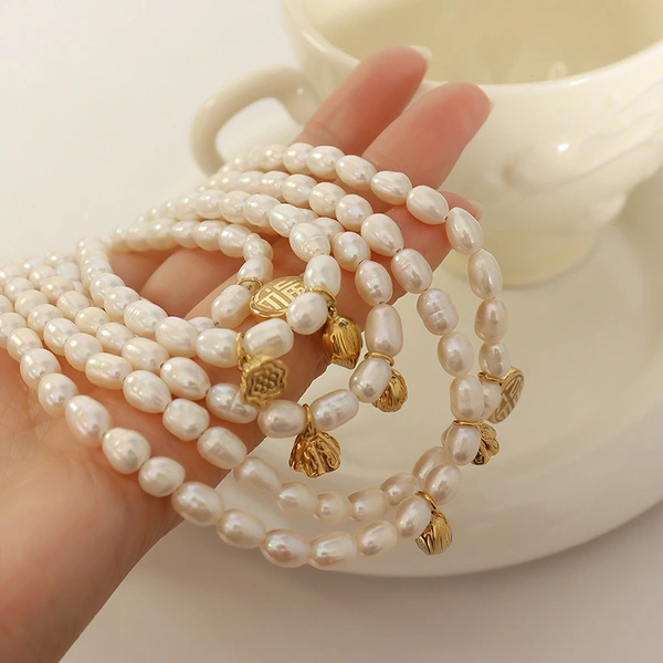 Pearl Necklace with a Silver Clasp, 6-7 mm