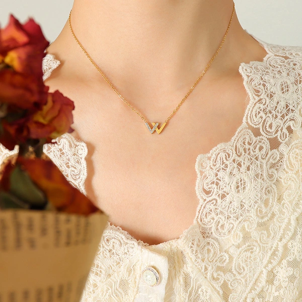 Diamonds Pendant Necklace