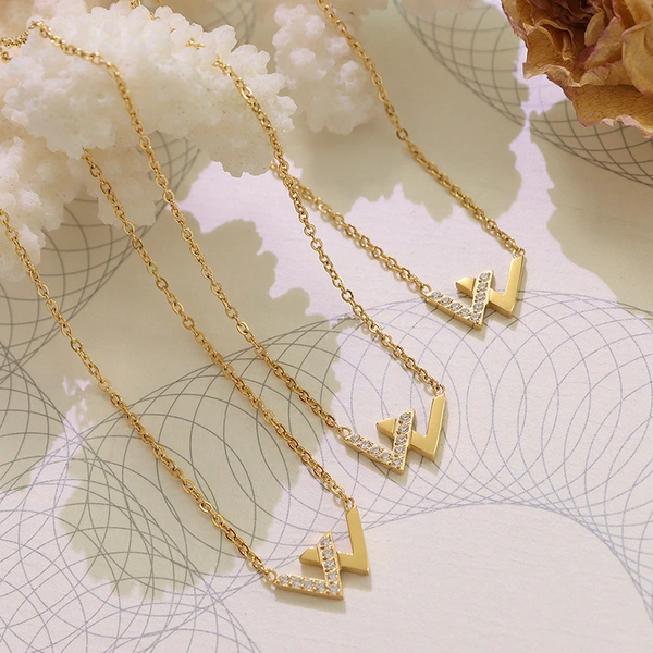 Diamonds Pendant Necklace