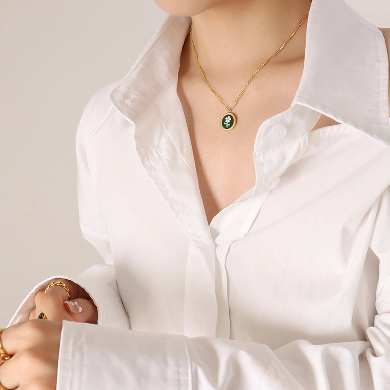 18K gold flower pendant necklace 