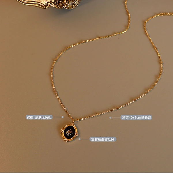 18K gold pendant necklace 
