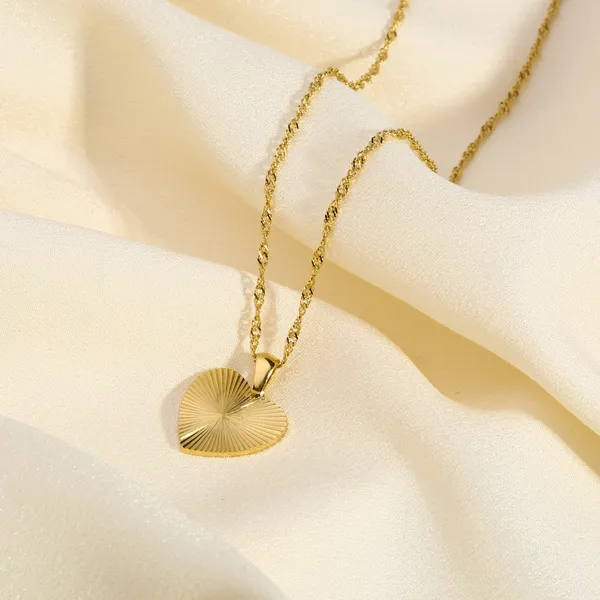 Stainless Steel High Gloss Heart Pendant Necklace