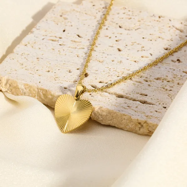 Stainless Steel High Gloss Heart Pendant Necklace