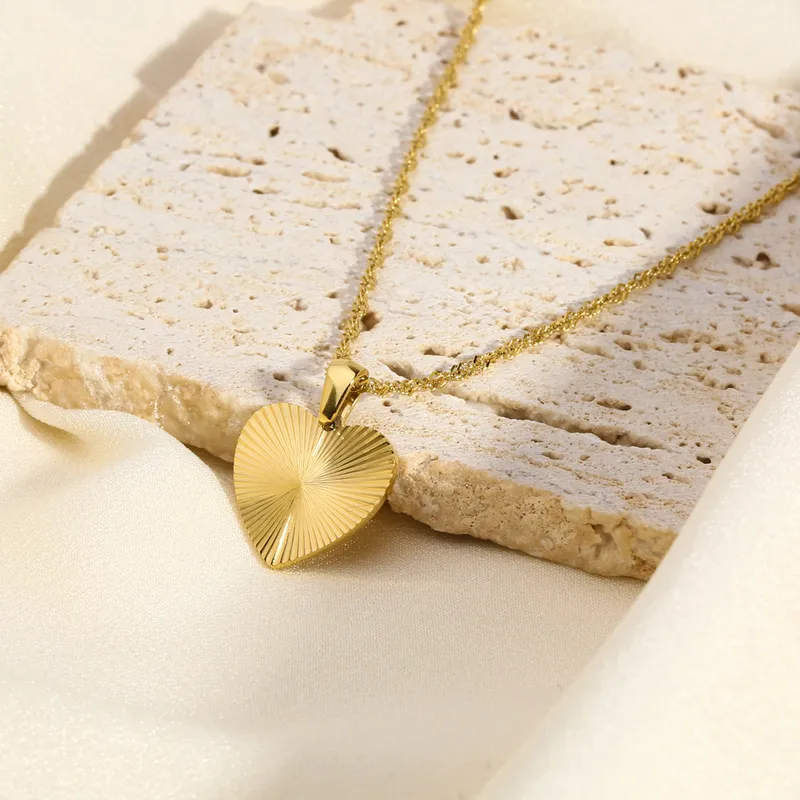 Stainless Steel High Gloss Heart Pendant Necklace