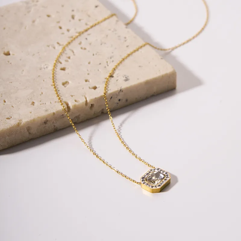 High Quality Stainless Steel Jewelry Necklace Color Stone Setting