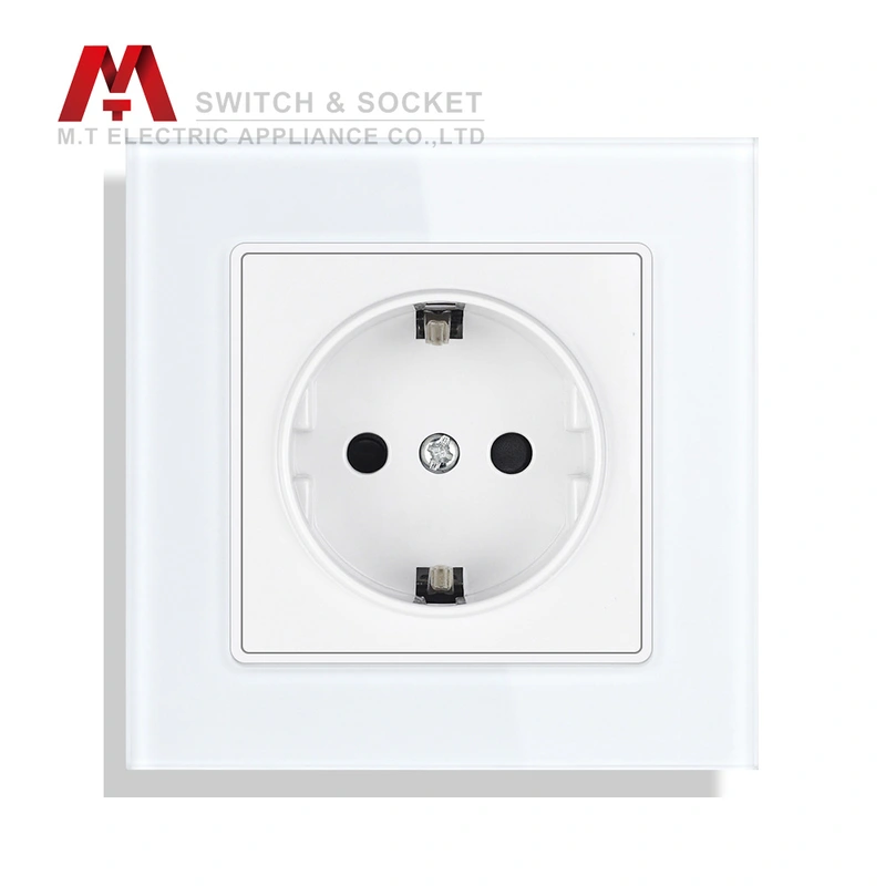 Schutzkontakt. DE Socket. Socket with QC ports. Zigbee switch.