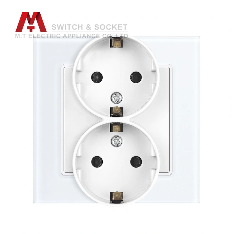 Schutzkontakt. DE Socket. Socket with QC ports. Zigbee switch.