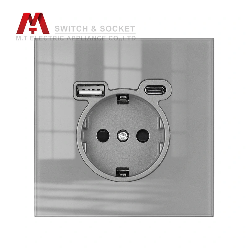 Schutzkontakt. DE Socket. Socket with QC ports. Zigbee switch.
