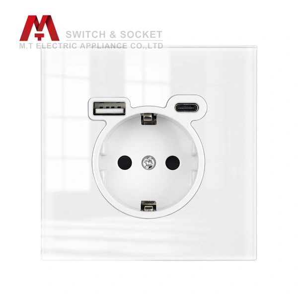 Schutzkontakt. DE Socket. Socket with QC ports. Zigbee switch.