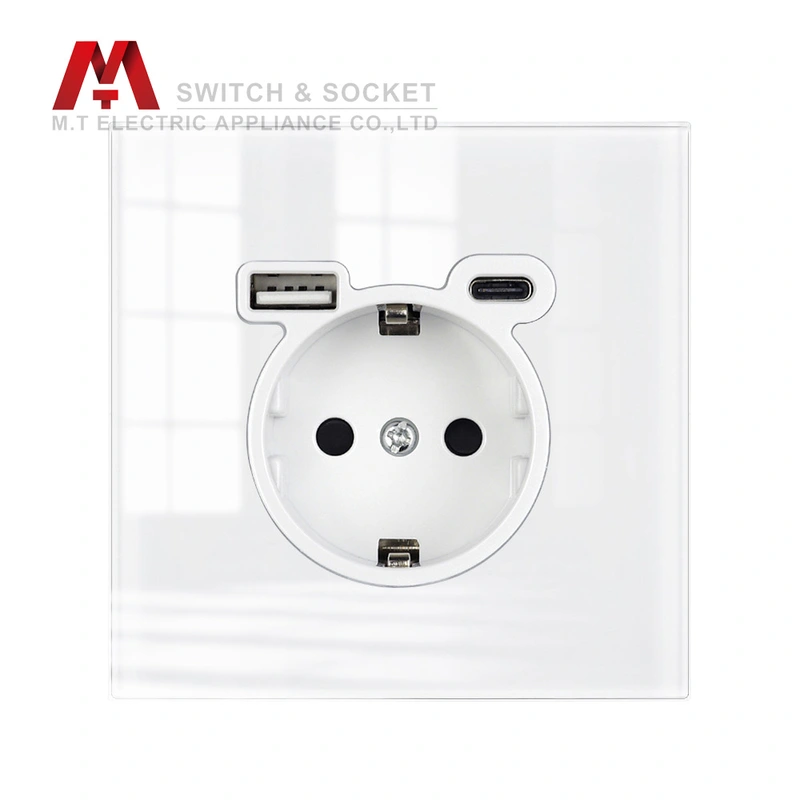 Schutzkontakt. DE Socket. Socket with QC ports. Zigbee switch.