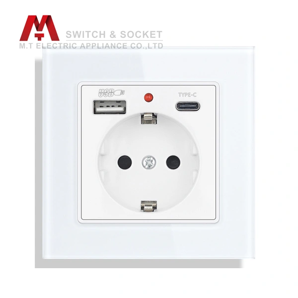 Schutzkontakt. DE Socket. Socket with QC ports. Zigbee switch.