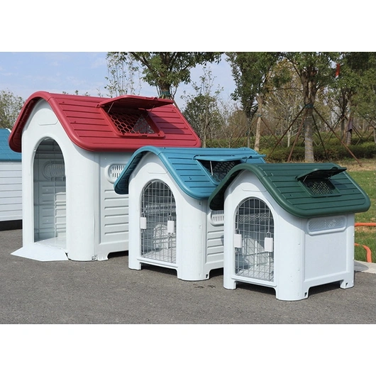 Cozy Plastic Cat House with Insulated Walls