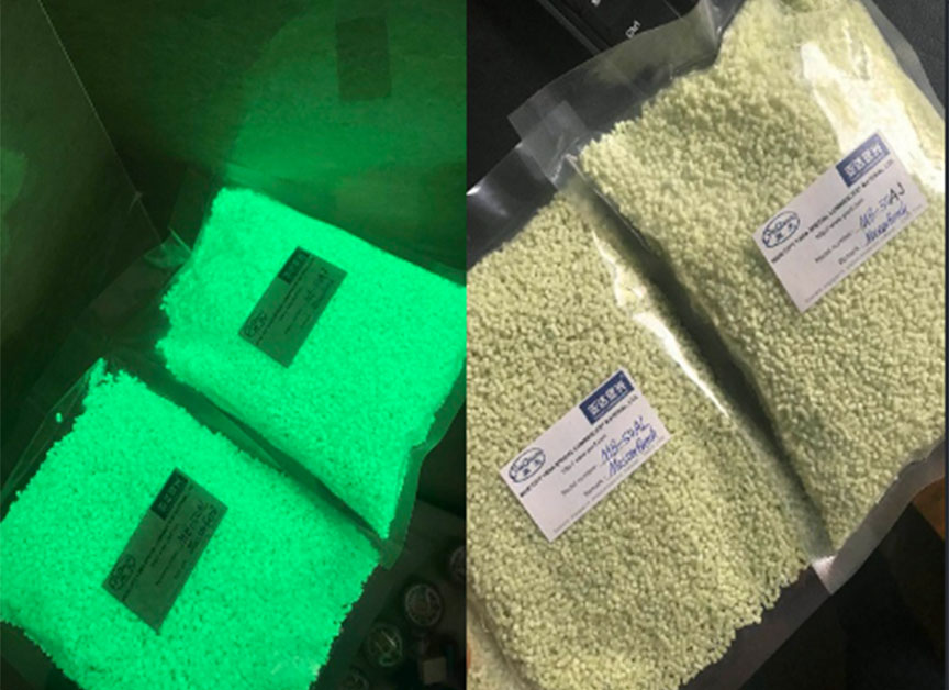  How to prevent blackening when  Glow  powder for injection molding?