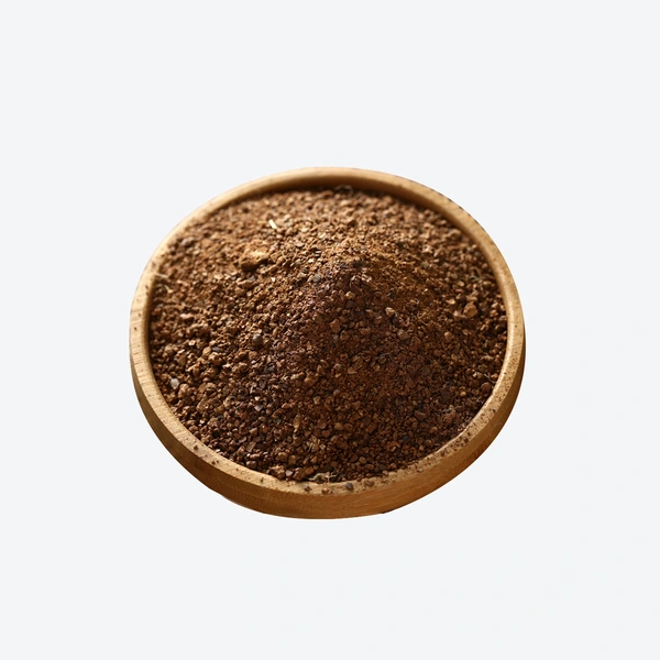 Tea seed meal excellent for killing golden apple snails in the rice field