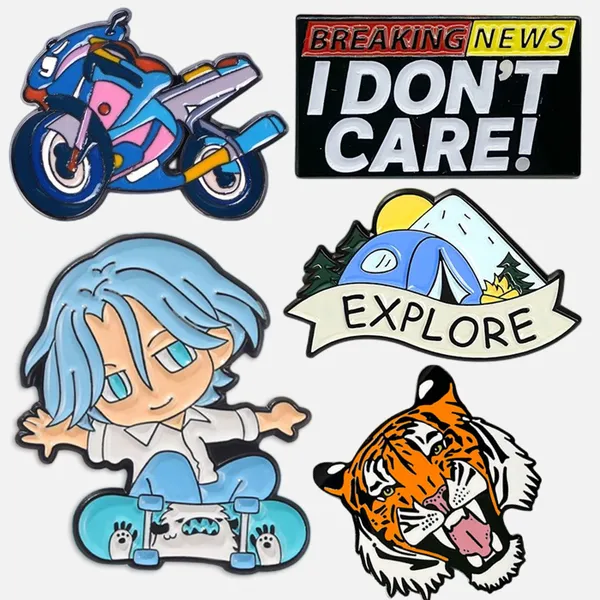 New Enamel Lapel Motorcycle Play Skateboard Pin Badge Souvenir Emblems