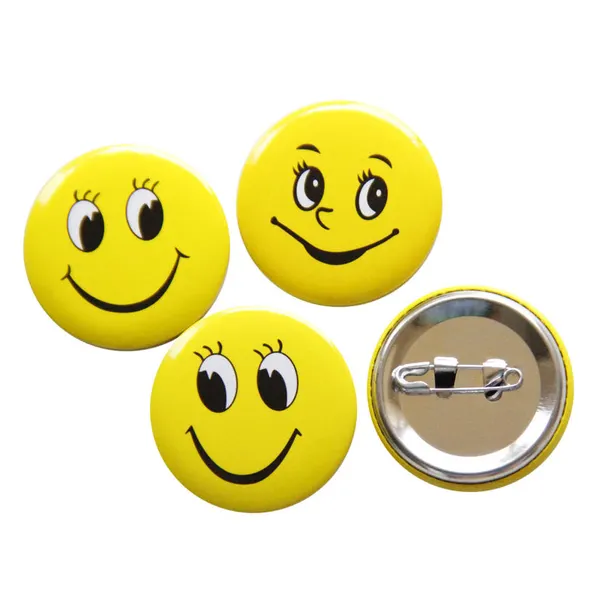 Custom Anime Heart Tin Badge Promotional Kawaii Button Pins