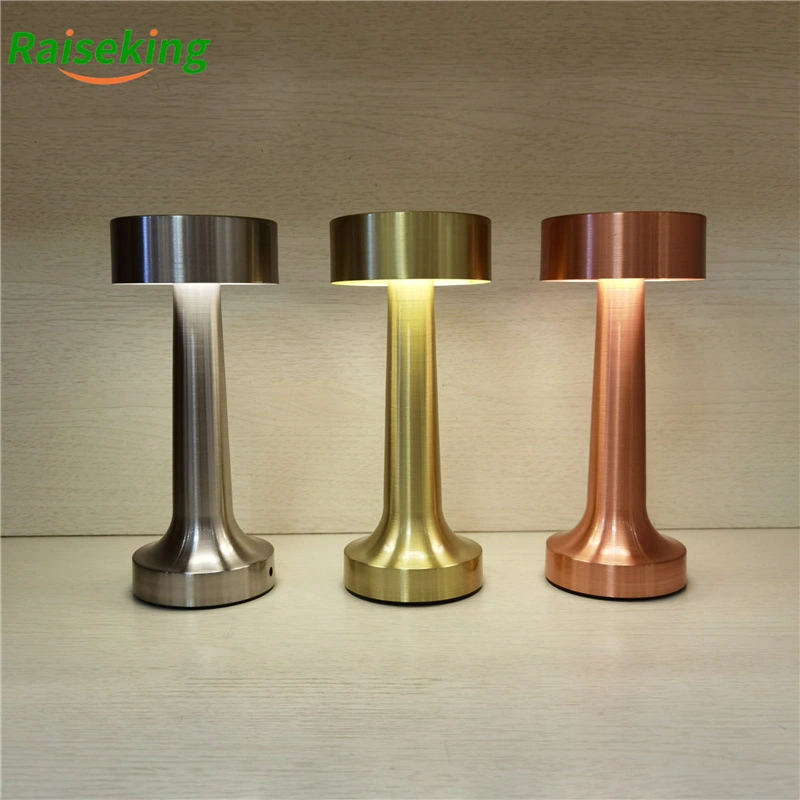 Lámpara de mesa inalámbrica led de metal con control táctil para restaurante 