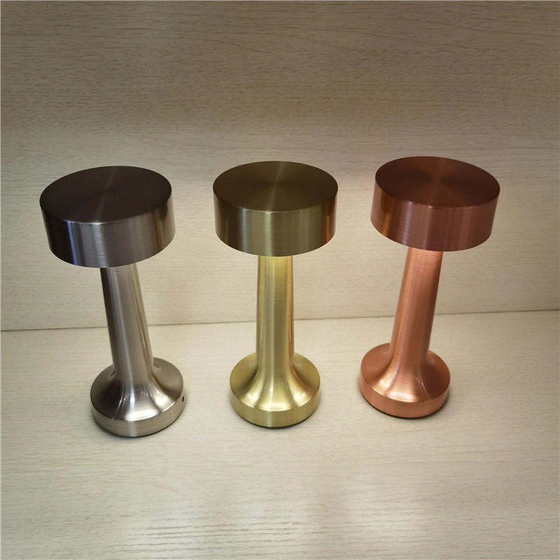Lámpara de mesa inalámbrica led de metal con control táctil para restaurante 