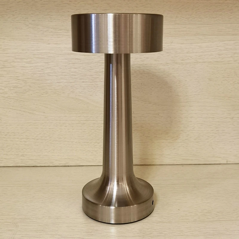 Lámpara de mesa inalámbrica led de metal con control táctil para restaurante 