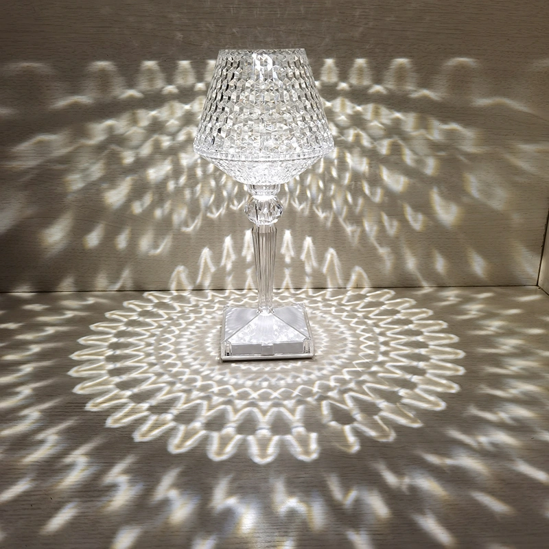 مصباح طاولة كريستال أكريليك مع بطارية USB قابلة لإعادة الشحن 