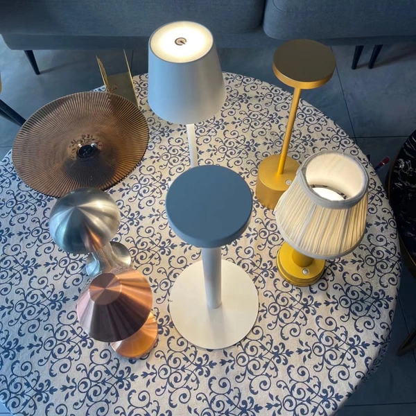 lámpara de mesa de pantallas recargables inalámbricas de aluminio con tela 