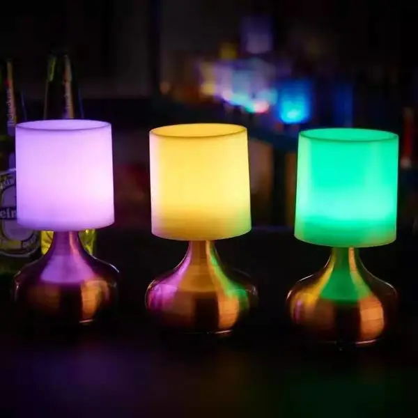 مصباح طاولة لاسلكي قابل لإعادة الشحن معدني مصباح طاولة شريط RGB 