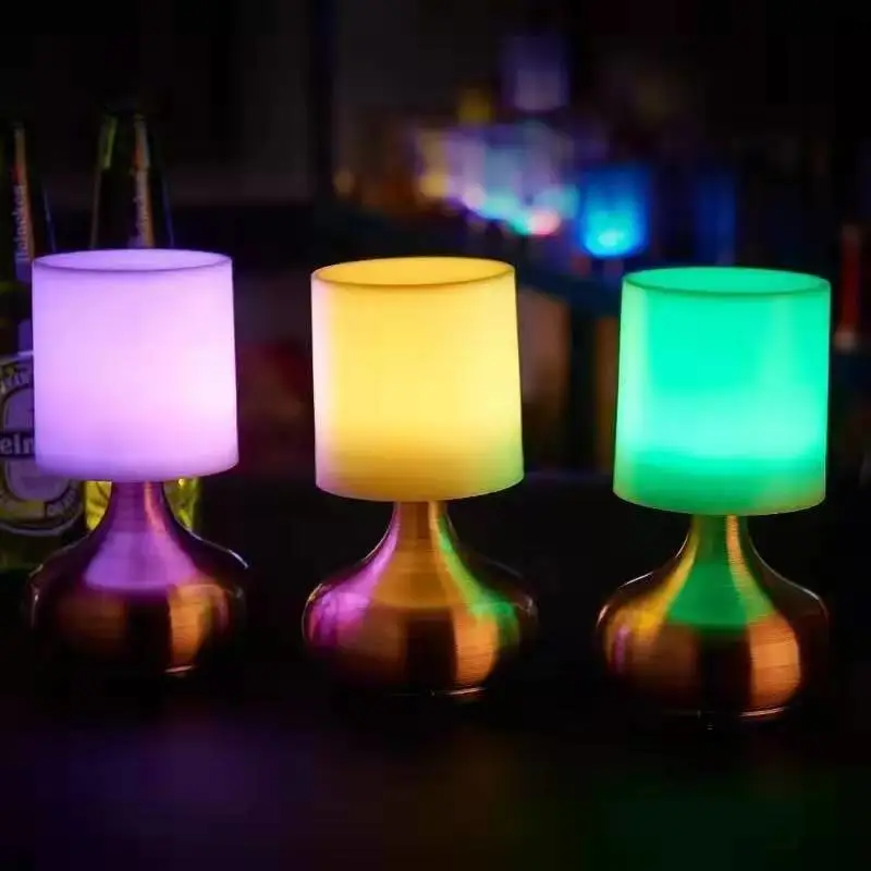 مصباح طاولة لاسلكي قابل لإعادة الشحن معدني مصباح طاولة شريط RGB 