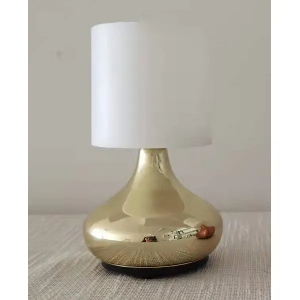 مصباح طاولة لاسلكي قابل لإعادة الشحن معدني مصباح طاولة شريط RGB 