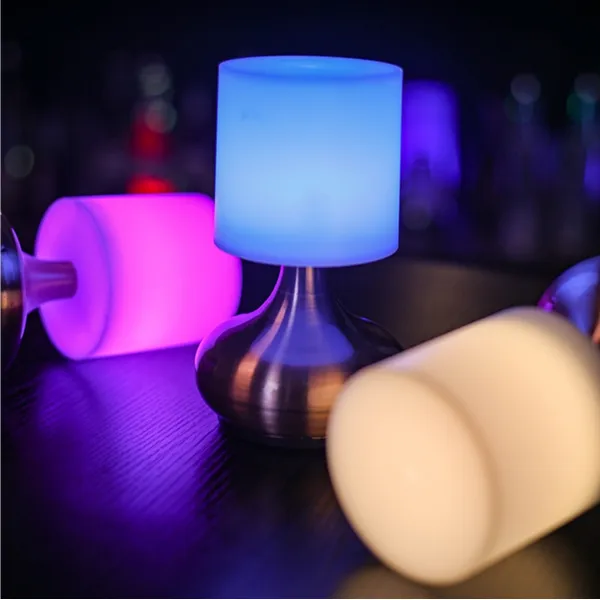 مصباح طاولة لاسلكي قابل لإعادة الشحن معدني مصباح طاولة شريط RGB 