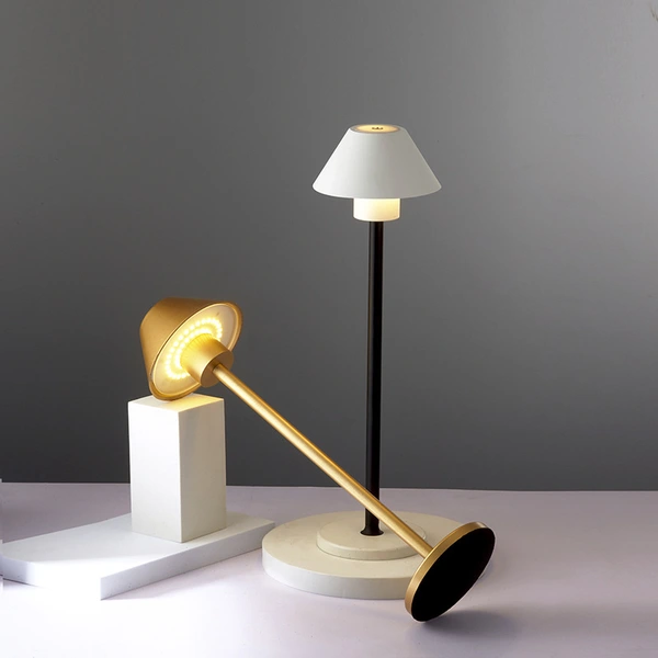 Lámpara de mesa led alimentada por batería de aluminio inalámbrica para exteriores