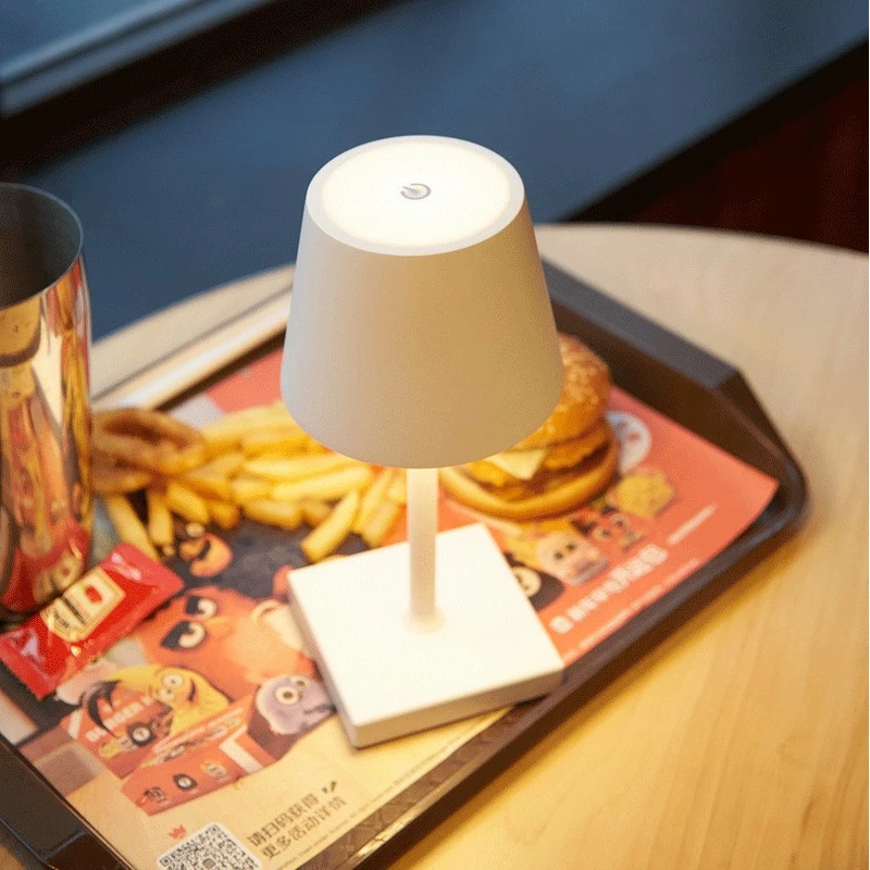 mini lámpara de mesa poldina pro inalámbrica recargable para restaurante  