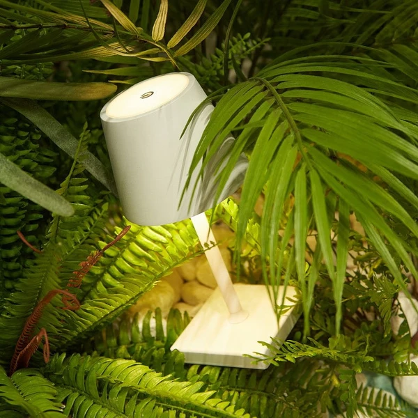 mini lámpara de mesa poldina pro inalámbrica recargable para restaurante  