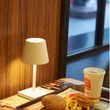 mini lámpara de mesa poldina pro inalámbrica recargable para restaurante  