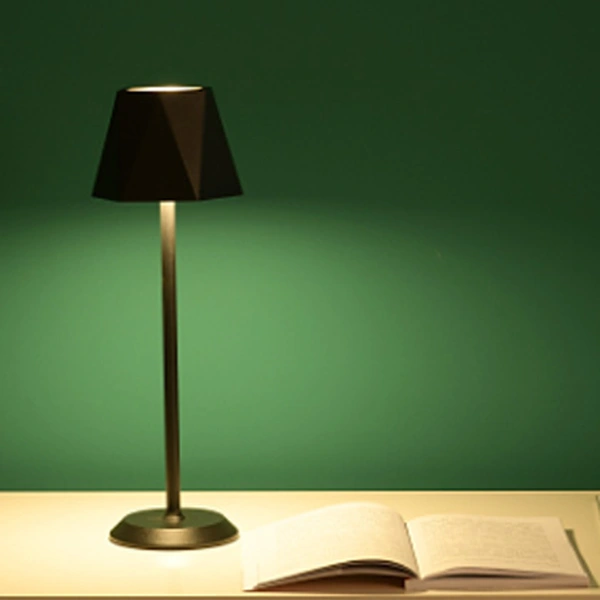 4000mah بطارية تعمل باللمس التبديل ضوء الليل IP54 مصباح طاولة مقاوم للماء