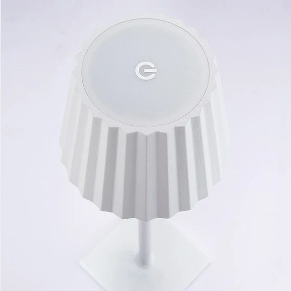 Lámparas de mesa inalámbricas de aluminio caliente de amazon con pilas