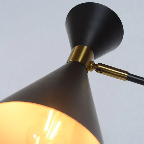 شكل الساعة الرملية الأسود فندق السرير أدى مصباح طاولة الحديد حماية العين