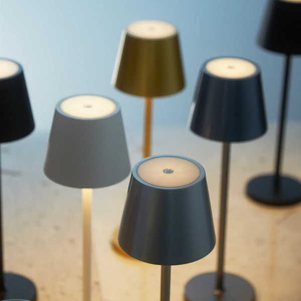 Lámpara de mesa led inalámbrica recargable de aleación de aluminio restaurante hotel  