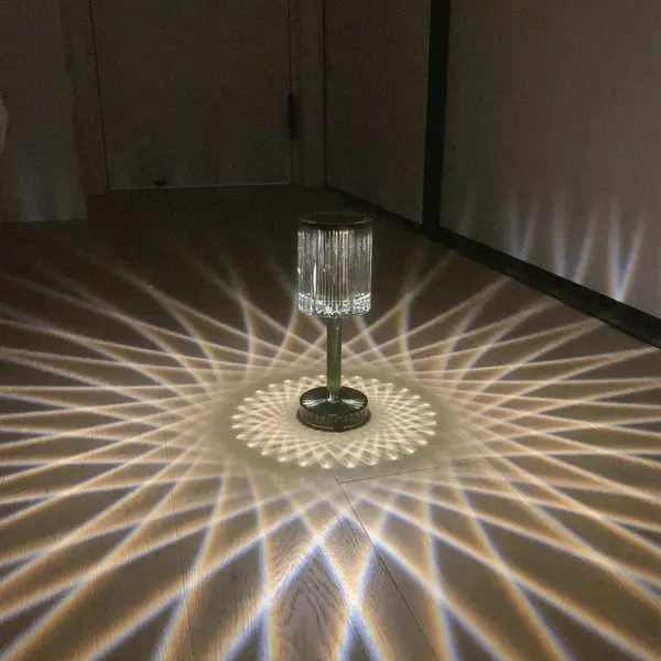 مصباح طاولة كريستال أكريليك مع بطارية USB قابلة لإعادة الشحن 