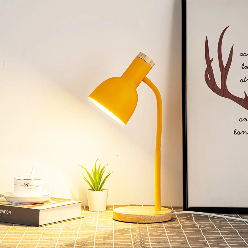 مصباح مكتب مرن من الحديد والخشب الشمالي للقراءة الدراسية