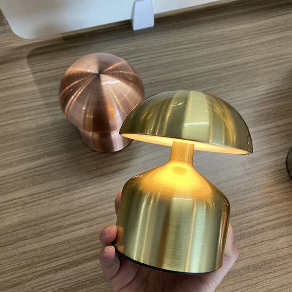 mini lámpara de mesa de cuerdas de hongos gordos de metal luz de noche cálida