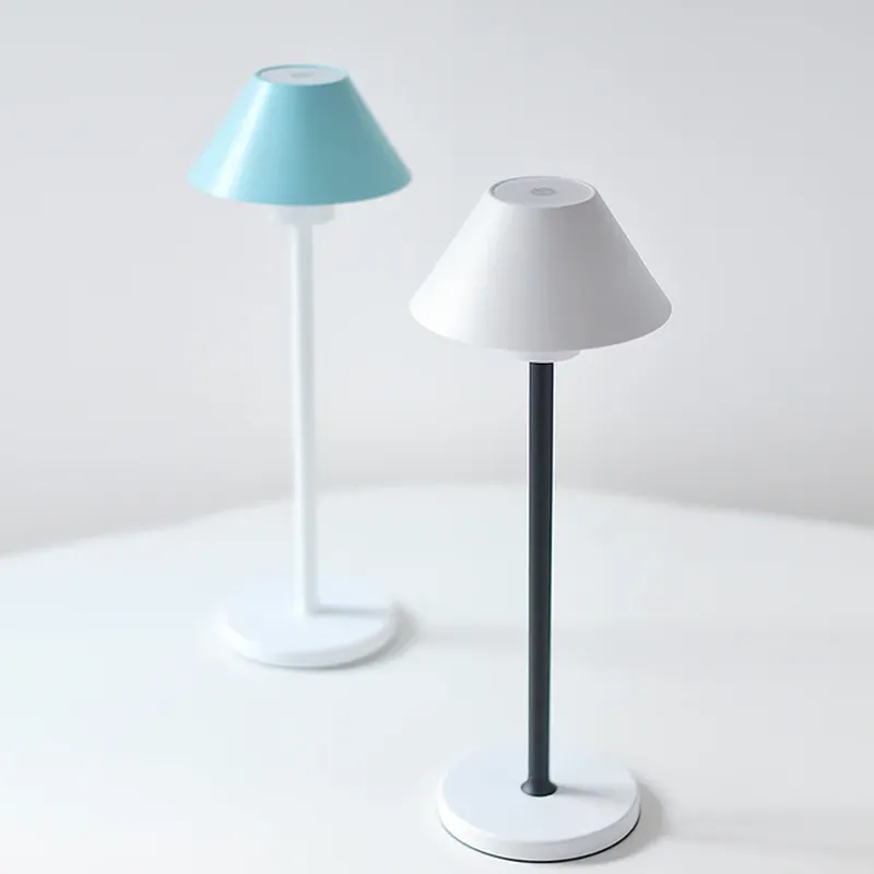 Lámpara de mesa led alimentada por batería de aluminio inalámbrica para exteriores