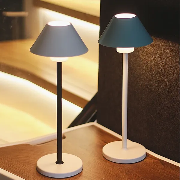 Lámpara de mesa led alimentada por batería de aluminio inalámbrica para exteriores