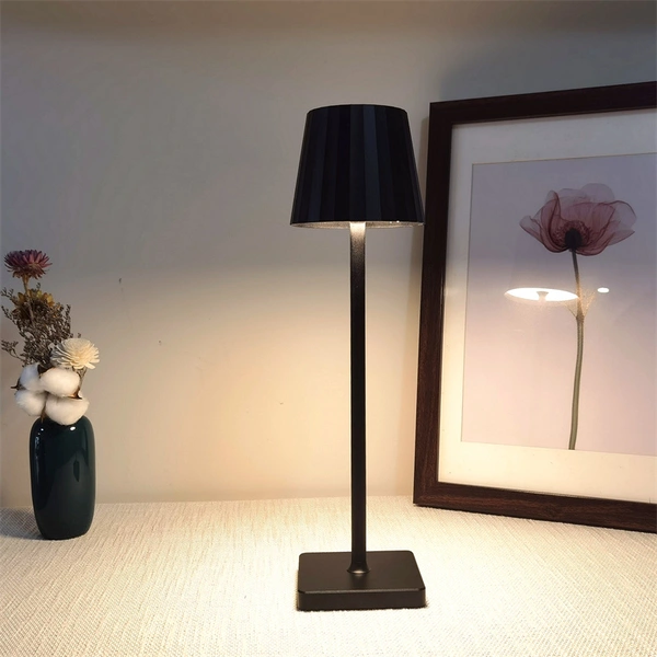 wirless charging poldina table lamp rechargeable