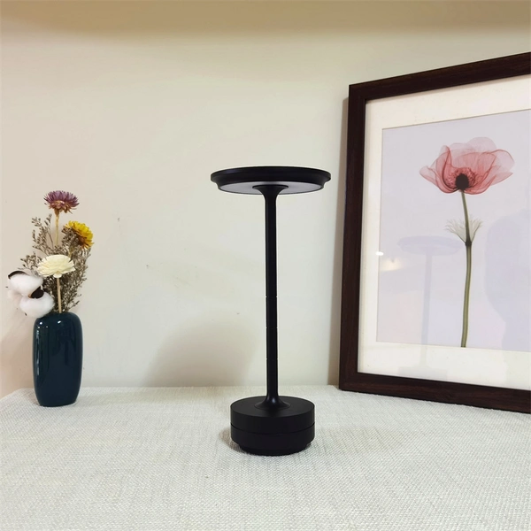 Lámpara de mesa de decoración de comedor recargable LED de aluminio táctil