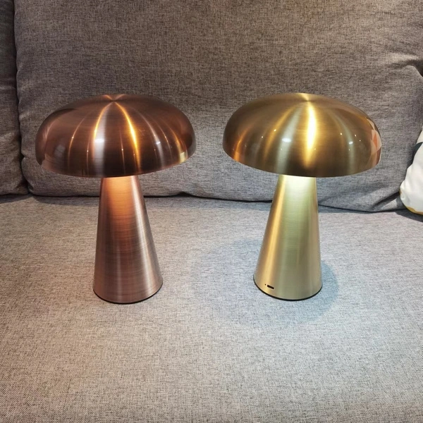 Lámpara de mesa inalámbrica led de metal con control táctil para restaurante 